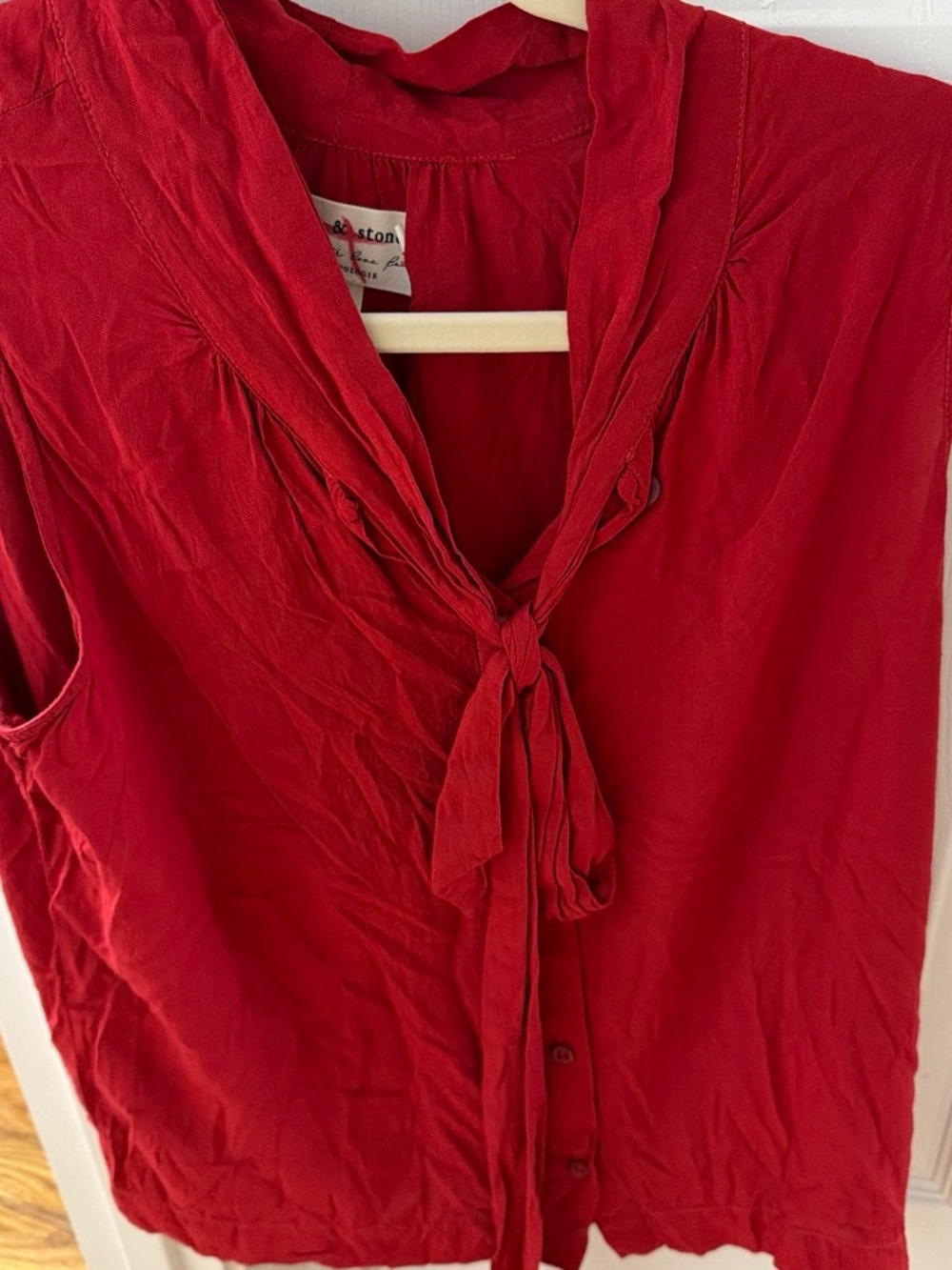 cloth & stone Sleeveless Tie-Neck Blouse in Red